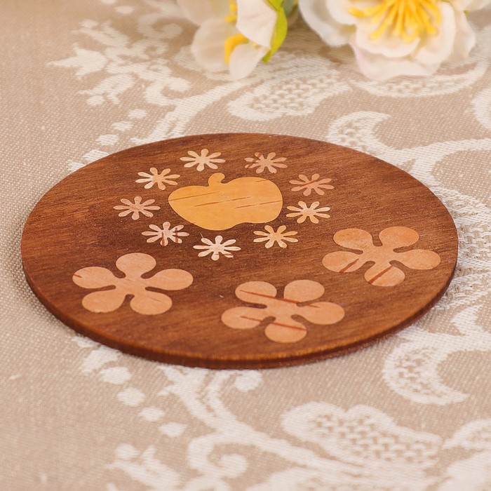 Подставка под горячее «Яблочко», с инкрустацией берестой, 9х9х0,3 см, тонированная