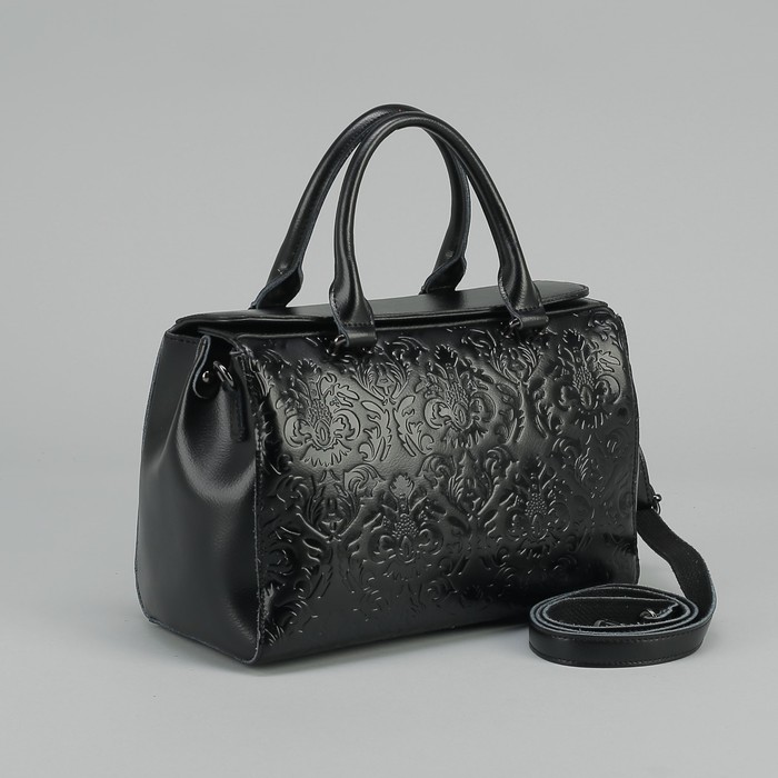 Сумка женская, 3 отдела на магните, наружный карман, длинный ремень, цвет чёрный