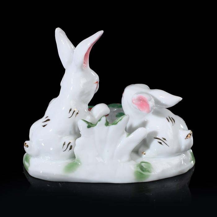 Сувенир керамика "Зайчики с морковкой в корзине" 8,5х10х6 см