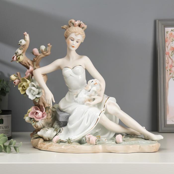 Сувенир керамика "Девушка с собачкой в цветочном саду" 31х35х17 см