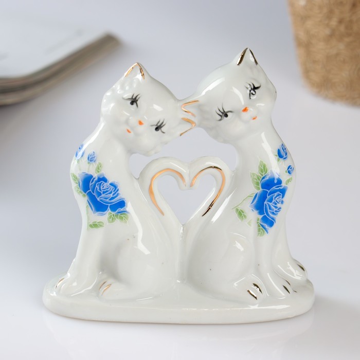 Сувенир керамика "Две кошечки, хвостики сердечком" синие цветы 10х10х4,5 см