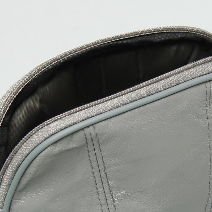 Косметичка простая, 1 отдел на молнии, цвет серый