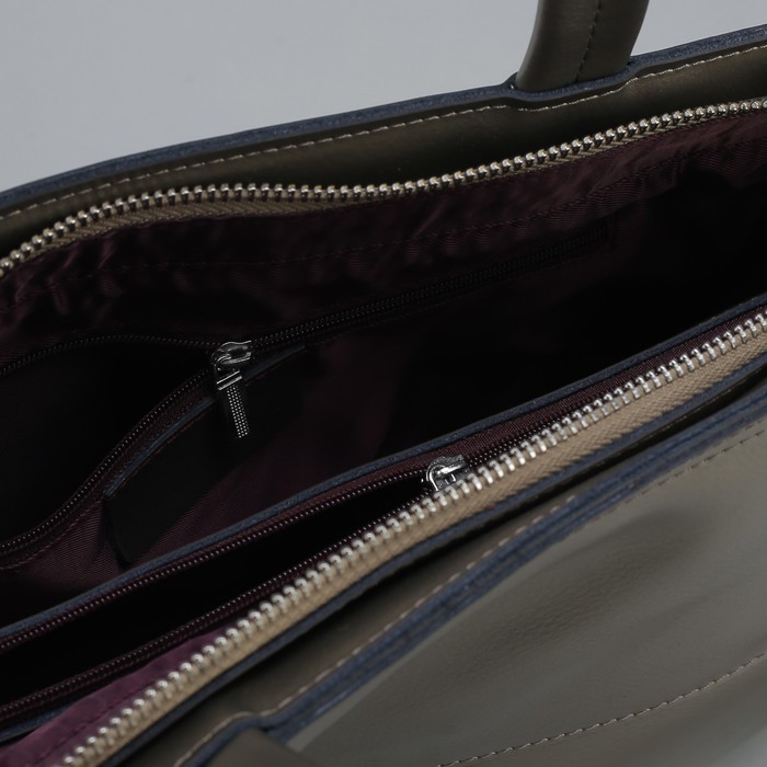 Сумка женская, отдел с перегородкой на молнии, 3 наружных кармана, длинный ремень, цвет серебристый