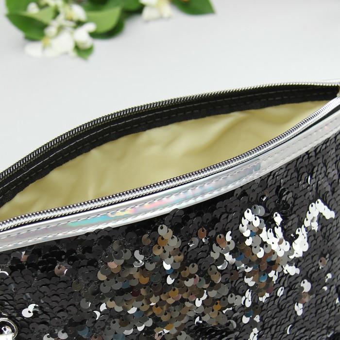 Косметичка-сумочка, отдел на молнии, ручка, цвет чёрный/серебристый