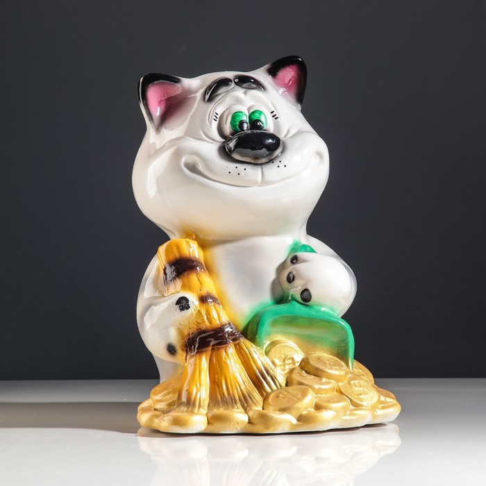 Сувенир "Кот с веником" глянец белый