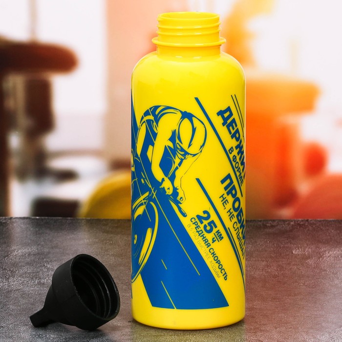 Бутылка для воды "Держит в форме", 600 мл