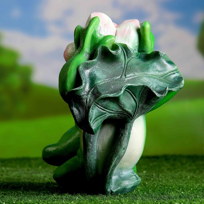 Садовая фигура "Лягушонок с цветком" 26х24см