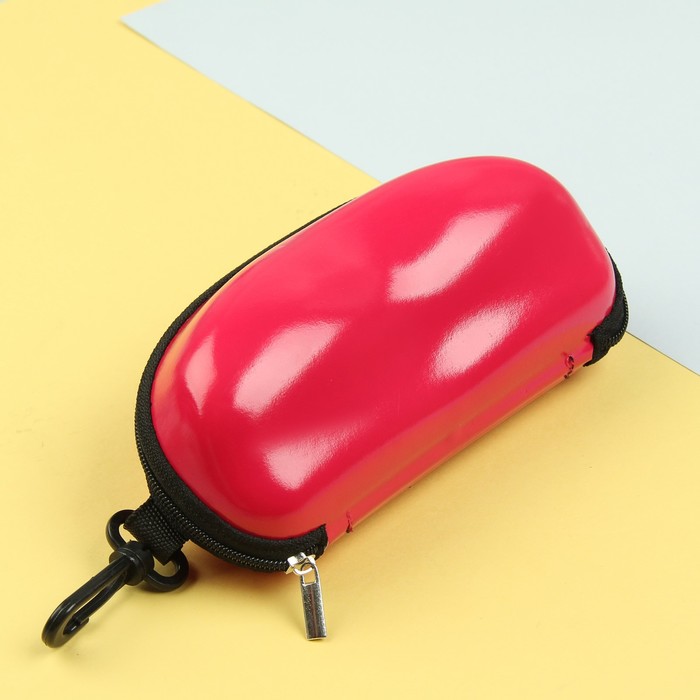 Футляр для очков, отдел на молнии, с карабином, цвет малиновый