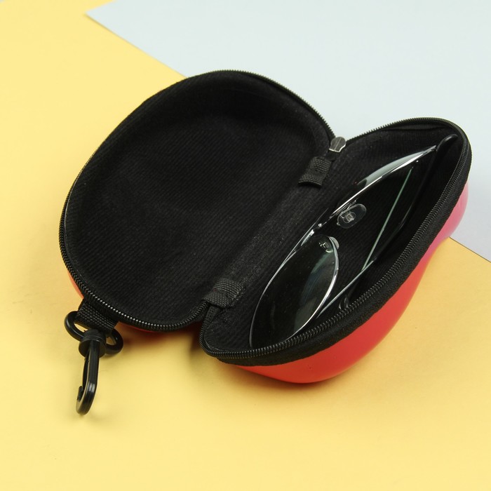 Футляр для очков, отдел на молнии, с карабином, цвет малиновый