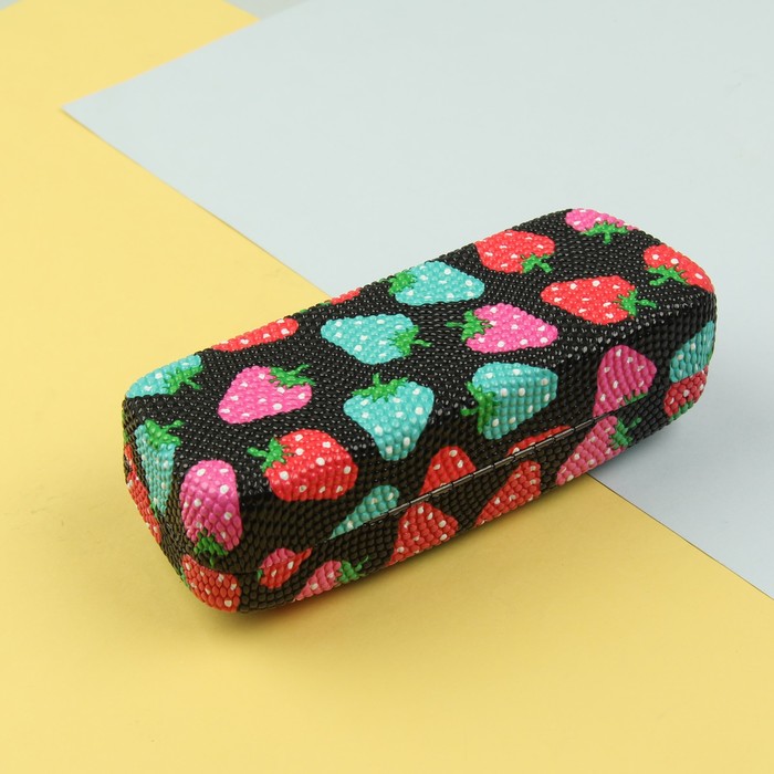 Футляр для очков "Клубничка", отдел, цвет чёрный