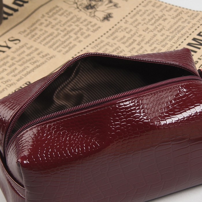 Косметичка простая, отдел на молнии, крокодил, цвет бордовый
