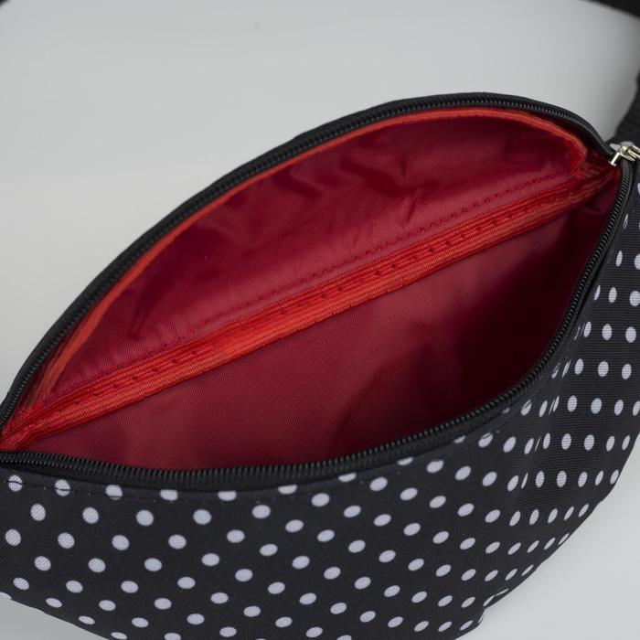 Сумка поясная, отдел на молнии, регулируемый ремень, принт чёрный/белый горох