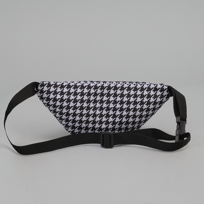 Сумка поясная, отдел на молнии, регулируемый ремень, принт гусиная лапка