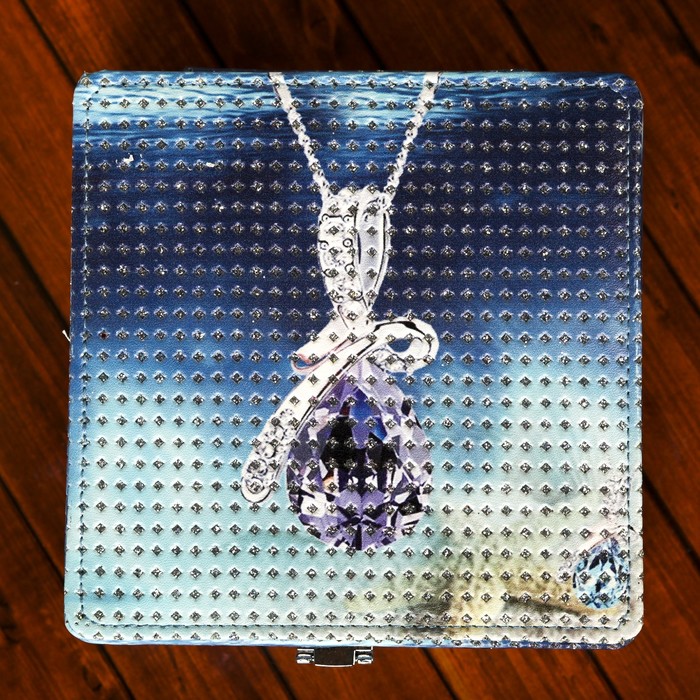 Шкатулка кожзам для украшений "Кулон-капля" с блёстками 7х15х15 см