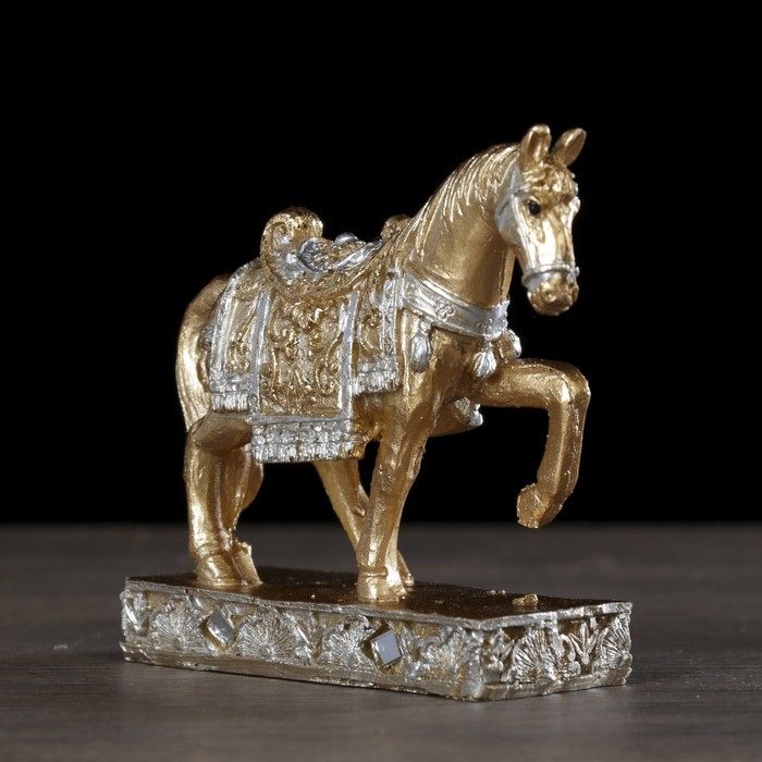 Сувенир полистоун "Золотой конь в ажурной попоне" 7,5х8х3 см