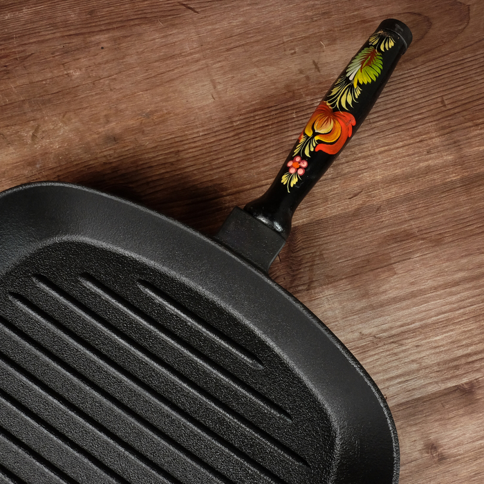 Сковорода гриль квадратная 28х28 см с деревянной ручкой, петриковская роспись, чугун