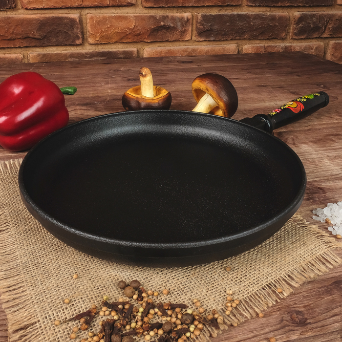 Сковорода чугунная 240×25 с деревянной ручкой, петриковская роспись