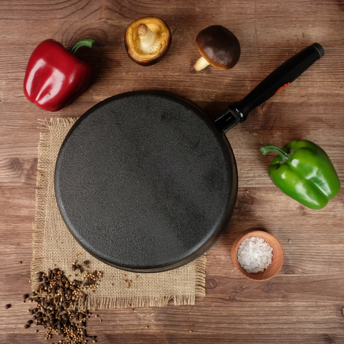 Сковорода чугунная 240×60 с деревянной ручкой, петриковская роспись