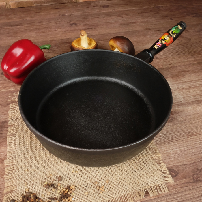 Сковорода чугунная 240×60 с деревянной ручкой, петриковская роспись