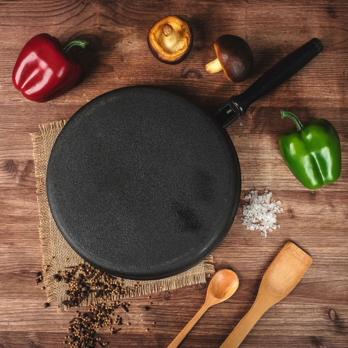 Сковорода чугунная 260×40 с деревянной ручкой, петриковская роспись