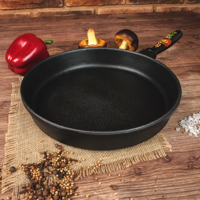 Сковорода чугунная 260×40 с деревянной ручкой, петриковская роспись