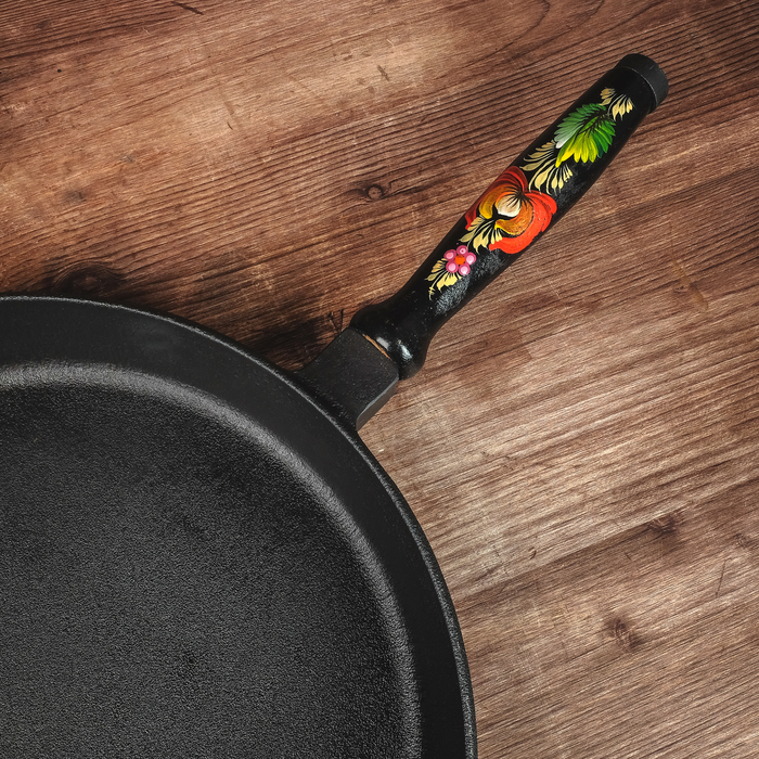 Сковорода чугунная 280×40 с деревянной ручкой, петриковская роспись