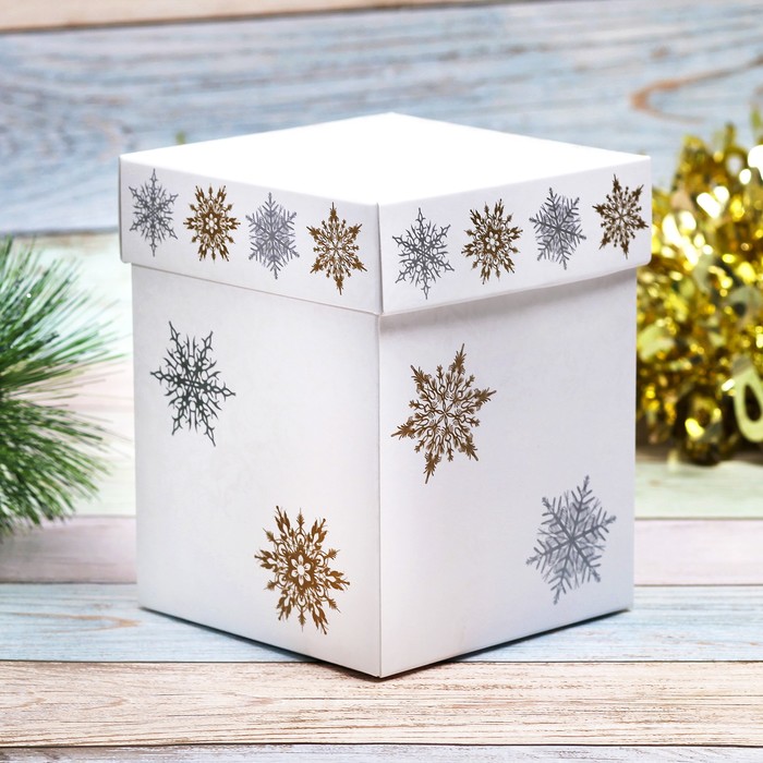 Ёлочный шар ручной работы "Птица на черном 2" 8 см