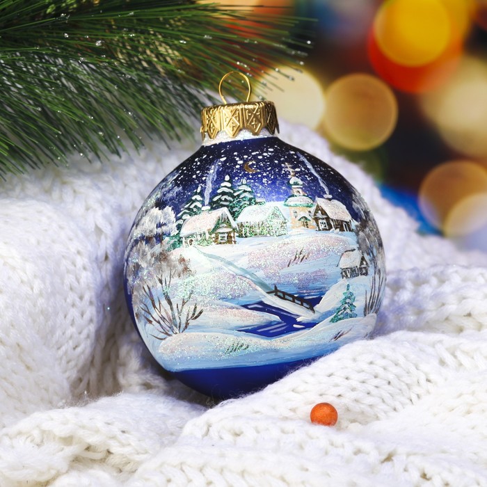 Ёлочный шар ручной работы  "Вечерняя деревня" 8 см
