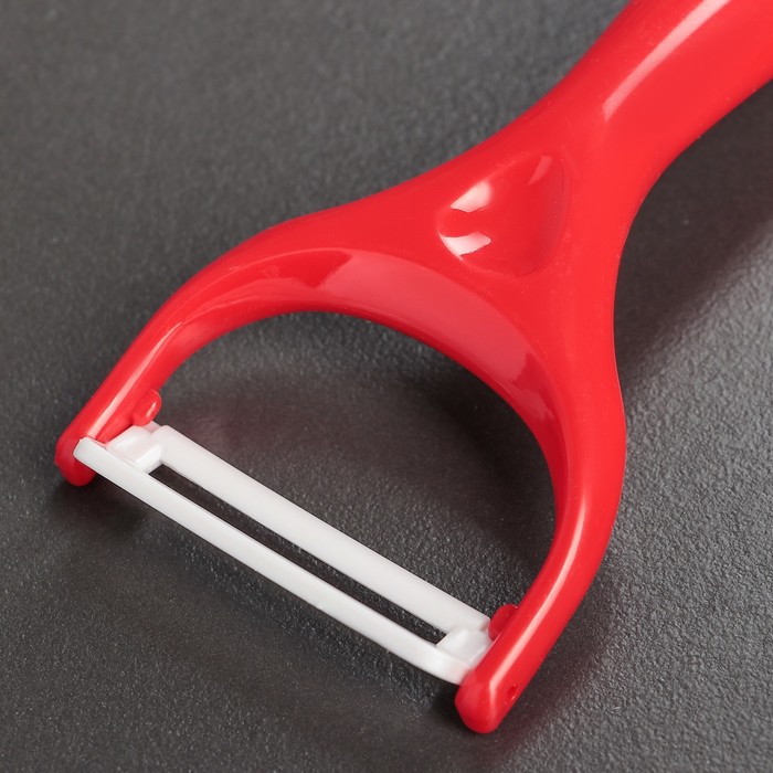 Набор кухонный "Каре", 3 предмета: 2 ножа лезвие 8,5/20 см, овощечистка, цвет красный