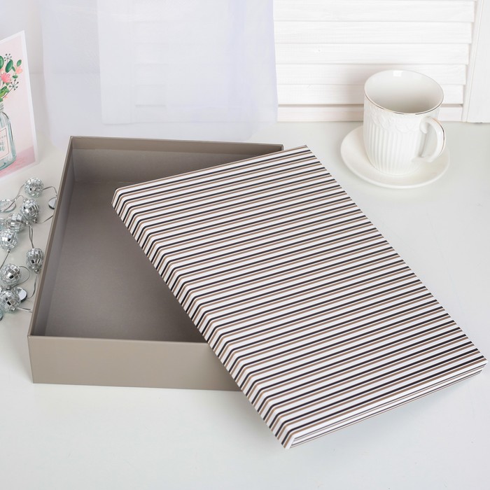 Коробка подарочная "Полоски", 32 х 24 х 6,5 см