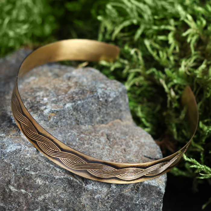 Браслет вогнутый «Северное море» H 10 мм, D 55-75 мм, латунь