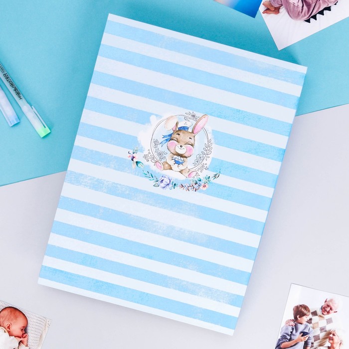 Книга малыша для мальчика "Наш маленький наследник": 20 дизайнерских листов и 10 магнитных