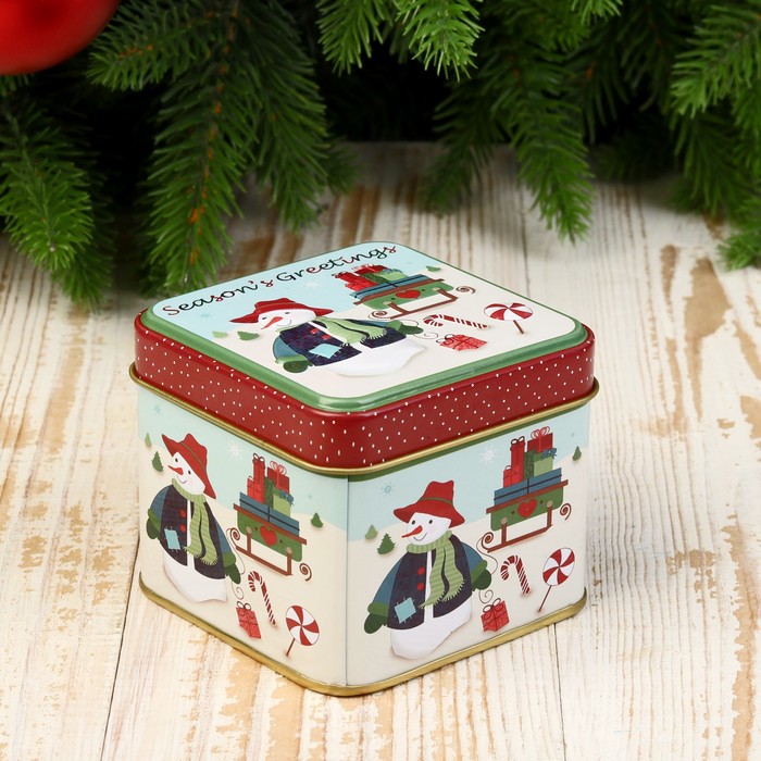 Шкатулка металл новогодняя квадрат "Снеговичок и сани с подарками" 6,7х7,5х7,5 см
