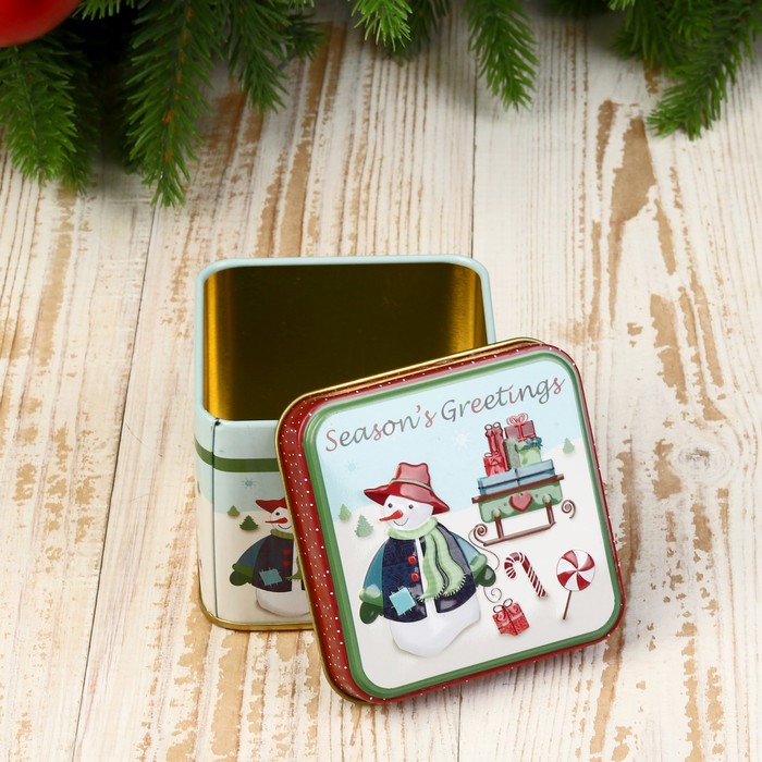 Шкатулка металл новогодняя квадрат "Снеговичок и сани с подарками" 6,7х7,5х7,5 см