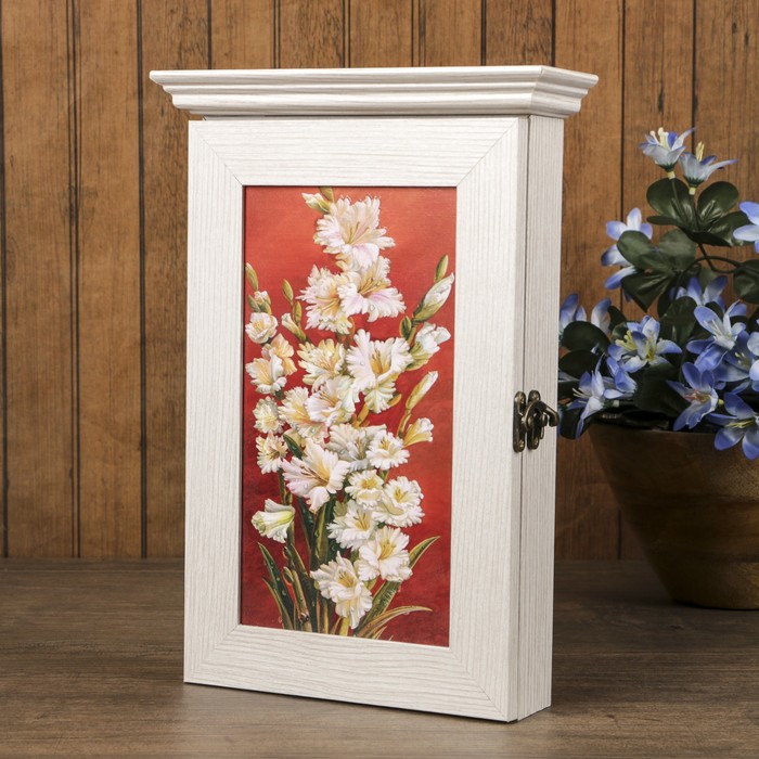 Ключница "Букет белых лилий" молочный дуб 18х30х6 см