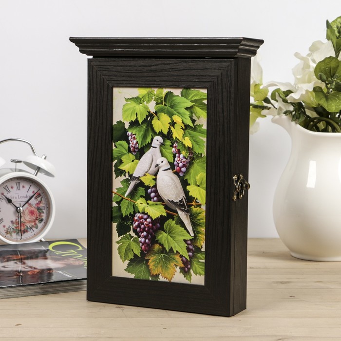 Ключница "Птички и виноград" венге 18х30х6 см