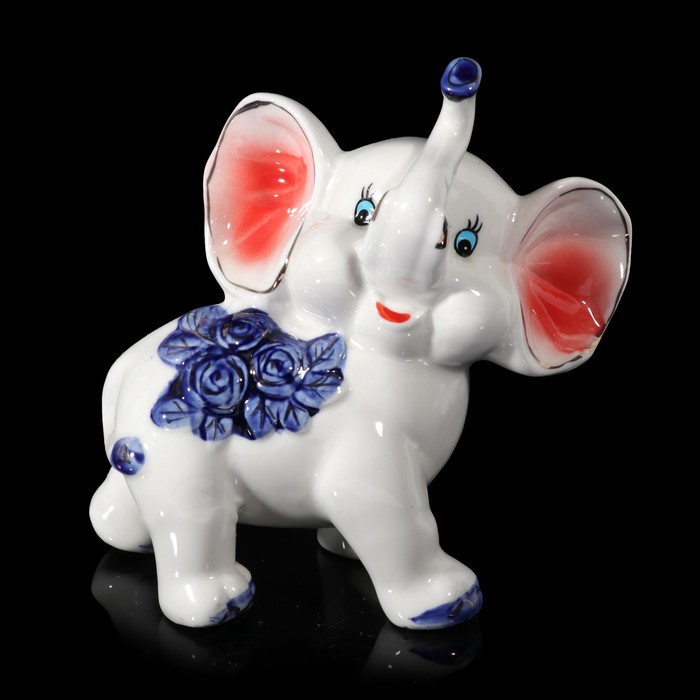 Сувенир керамика "Слонёнок с синими розами стоит" 15,5х13,5х7 см