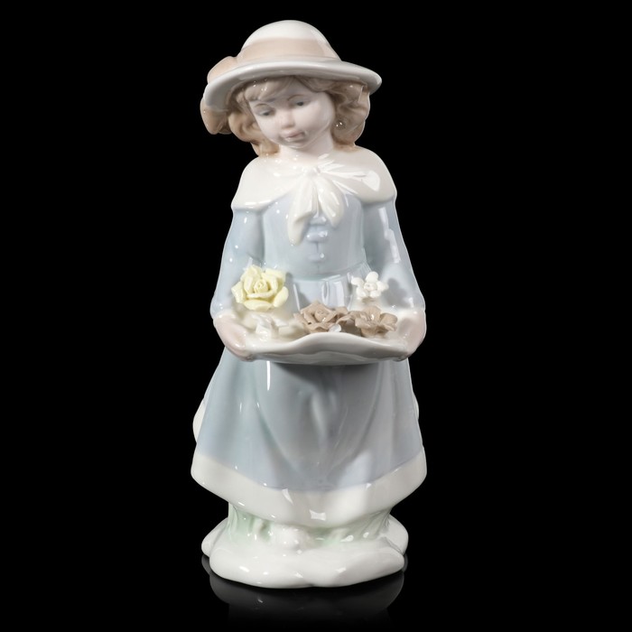 Сувенир керамика "Девочка в шляпке с цветами в фартучке" 19,5х9х9 см