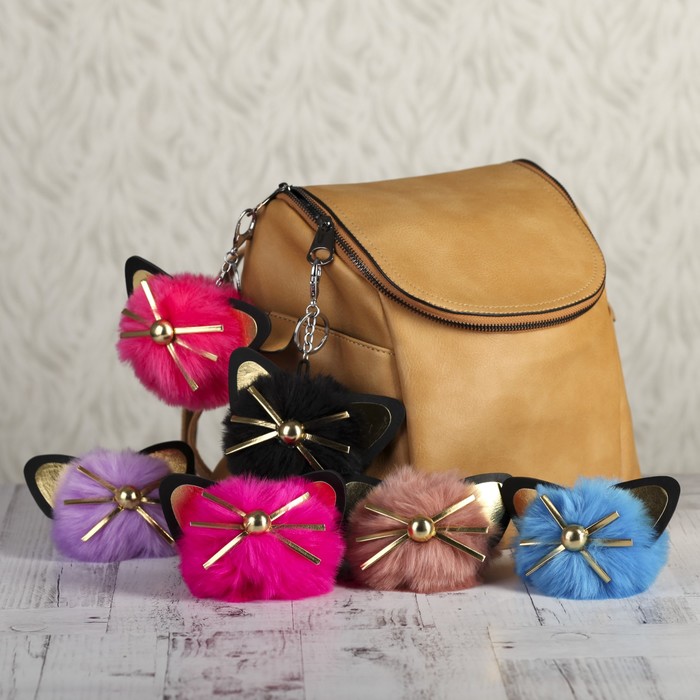 Пушистик на кольце "Котик с золотыми усиками и ушками" МИКС d=10 см