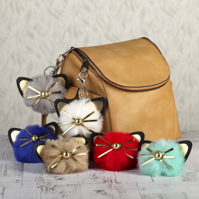 Пушистик на кольце "Котик с золотыми усиками и ушками" МИКС d=10 см