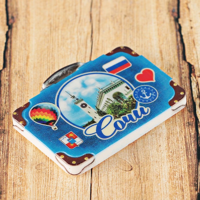 Магнит с чемоданом «Сочи. ЖД вокзал», 7.5 x 5.6 см