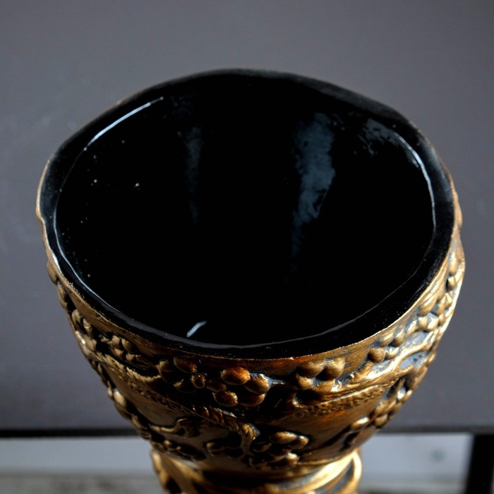 Фигурное кашпо "Девушка стоя с цветами" белое с бронзой 104х23х23см