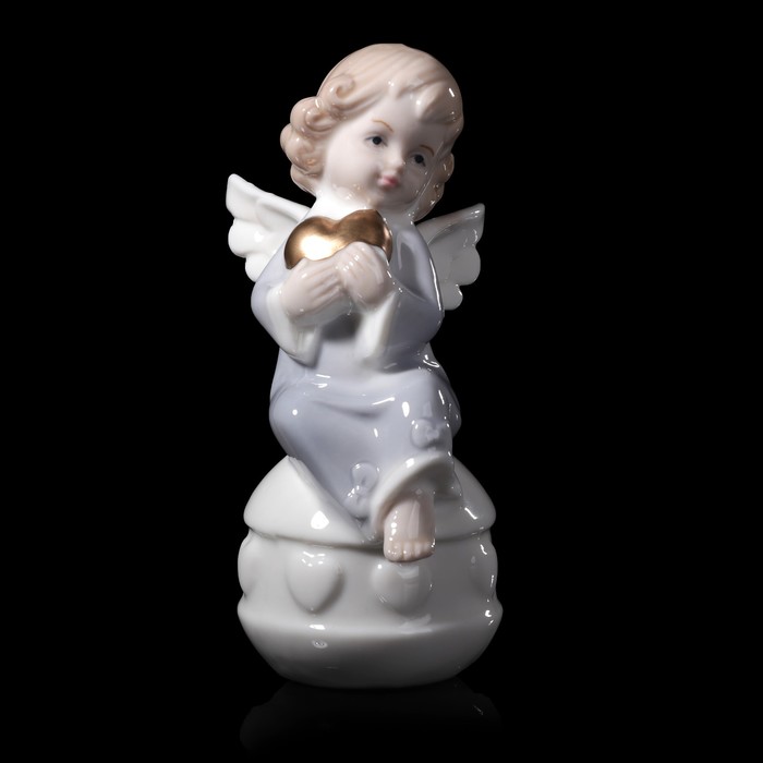 Сувенир керамика "Ангелочек держит в руке сердце" 12,5х5,3х6,5 см