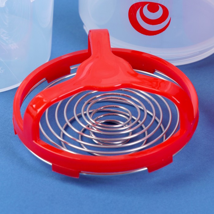 Шейкер 500 мл, с пружинкой, шкала, 2 таблетницы, красный, 9.5х25 см