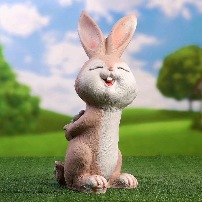 Садовая фигура "Заяц с цветком" 22х45см бежевый