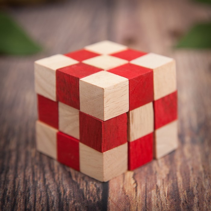 Головоломка дерево "Кубик красный/фуксия", МИКС 4,5х4,5х4,5 см