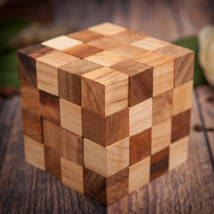 Головоломка дерево "Кубик коричневый" 9х9х9 см