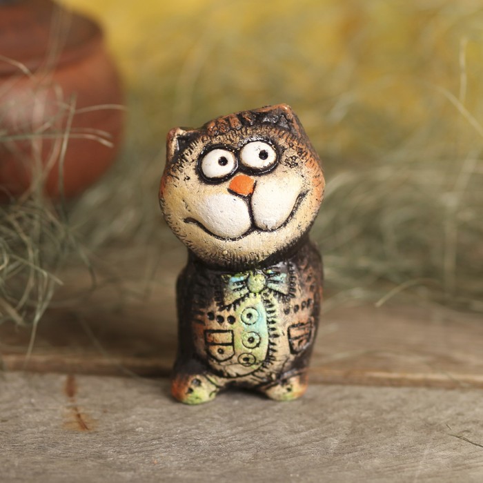 Сувенир из шамота "Кот лапы за спиной" 11 см