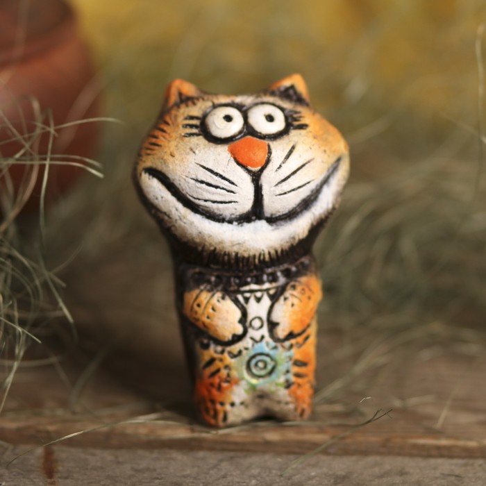 Сувенир из шамота "Кот 2 лапы на животе" 10,5 см