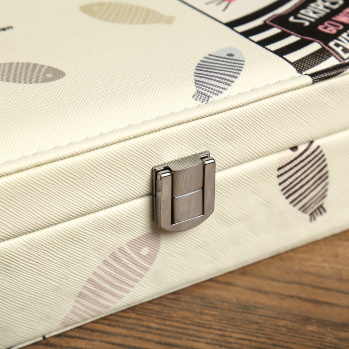 Шкатулка кожзам под часы 1 отделение и бижутерию "Кошечка-королева" 7х22,5х14,5 см